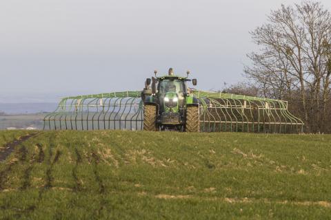 Épandage de lisier ou digestat issue de la méthanisation utilisés en cultures agricoles (Vosges, Philippe Massit, OFB)